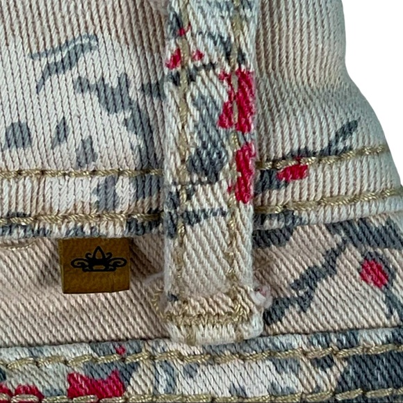 Almost Famous size 13 cream/tan jeans, red & white floral & green leaves design - Picture 8 of 13